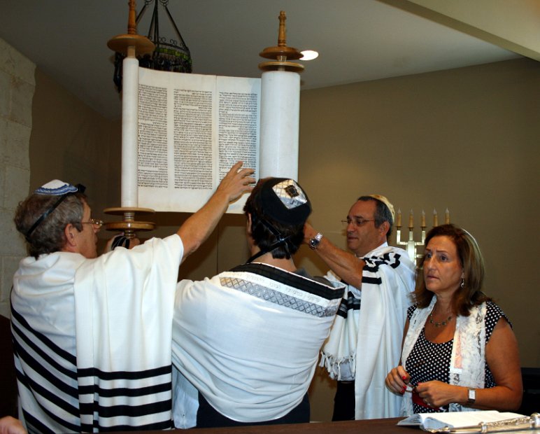 Lifting Torah